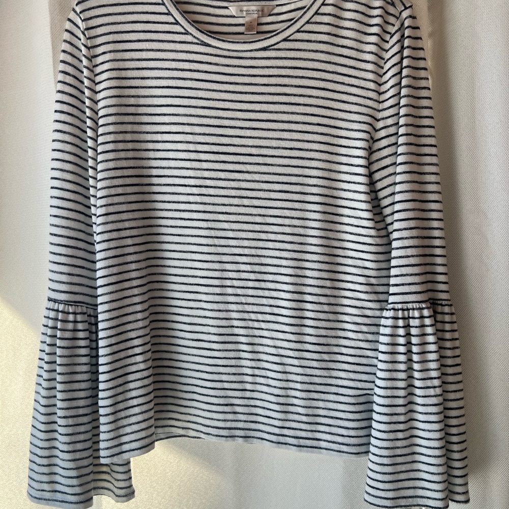 Banana Republic Black and White Striped Crew Neck Sweater Luxespun